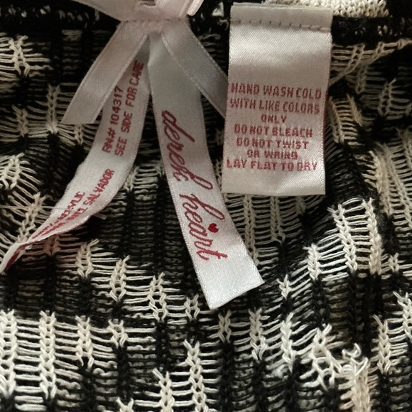 Derek Heart Black and White Geometric Cardigan - Picture 3 of 9